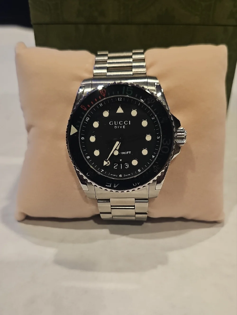 Gucci Black Dial Dive Watch with Stainless Bracelet - Picture 5 of 6